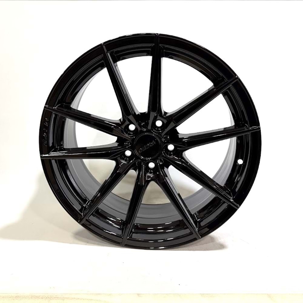 185X114 ARC-18190-25 8,0*18 ET33 73,1 GLOSSY BLACK MONACO (KMP1)