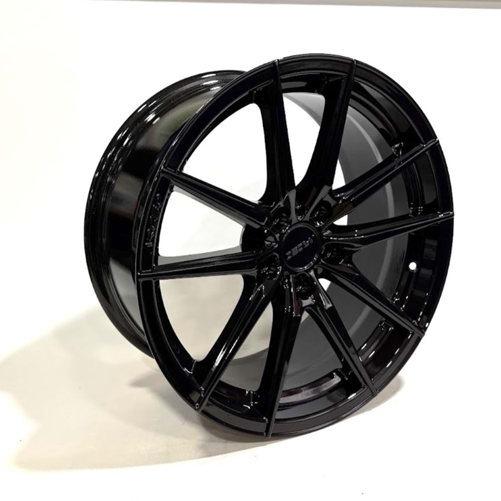 185X114 ARC-18190-25 8,0*18 ET33 73,1 GLOSSY BLACK MONACO (KMP1)